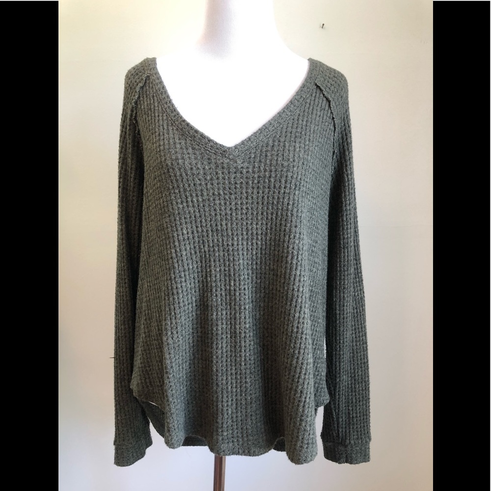 American Eagle V-Neck Shirt - Size S - Army Green